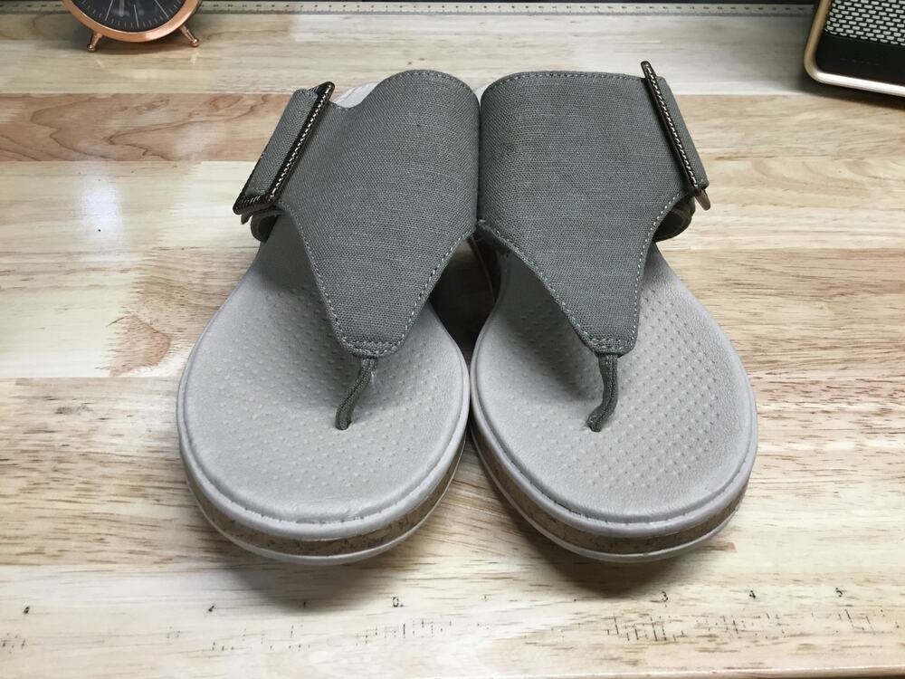 Bzees Bay Wedge Sandals Women's 7M Olive Green Slip-On Flip Flop Open Almond Toe
